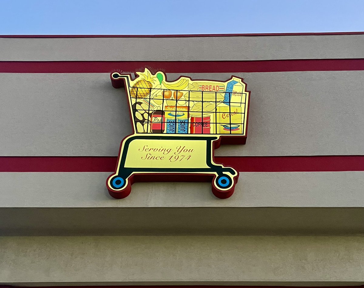 JoshLipnik's tweet photo. Illuminated supermarket sign in Detroit https://t.co/CnTFXYMhoR