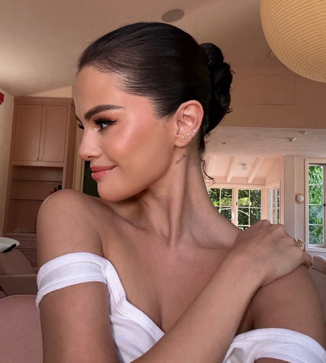 SGchartupdate's tweet image. SELENA GOMEZ EVERYONE 😍