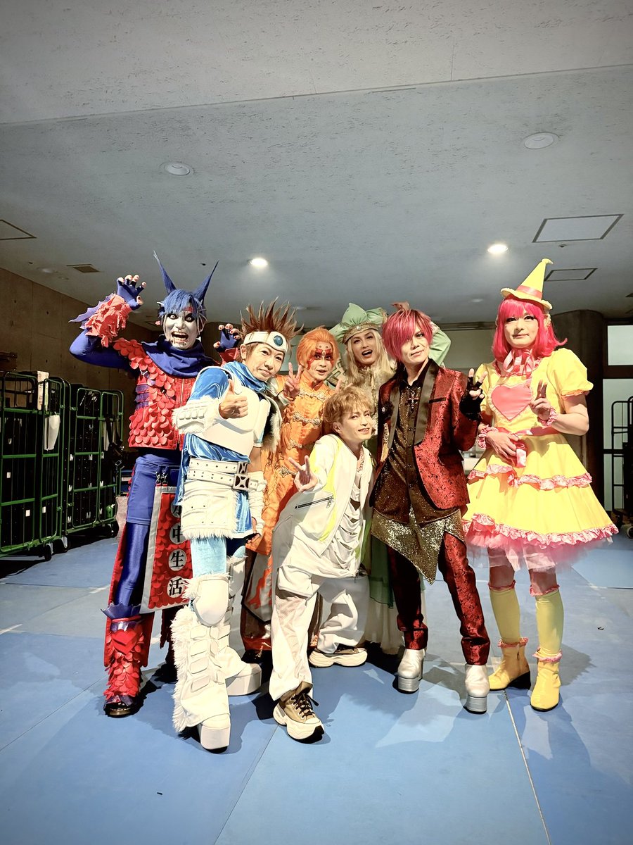 Psycho le Cému
CROSS ROAD Fest 
2025年11月15日
幕張イベントホール
La'cryma Christiの皆様とご一緒させて頂きました。
お写真は
Ba,SHUSEさん
Dr,LEVINさん
と撮らせて頂きました。

#CRFest 
#LacrymaChristi
#サイコルシェイム