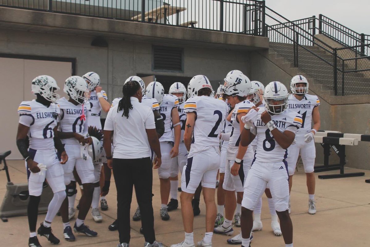 Year 1 In The Books.. I’m Overly Proud of You Guys. It’s Been a Year, but You Guys Faith &amp; Dedication &amp; Love For The Game Never Wavered! Thank You For Everything &amp; I know God will Open Doors &amp; Move Mountains for Yall! Good Luck To The Future!🙏🏾

 “Sometimes You, Sometimes