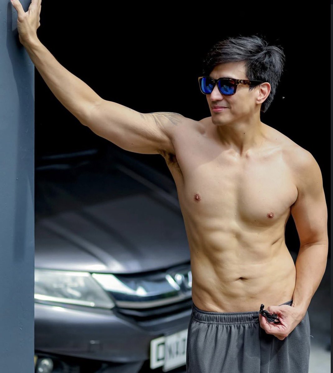 Daily Hot Dudes tweet media