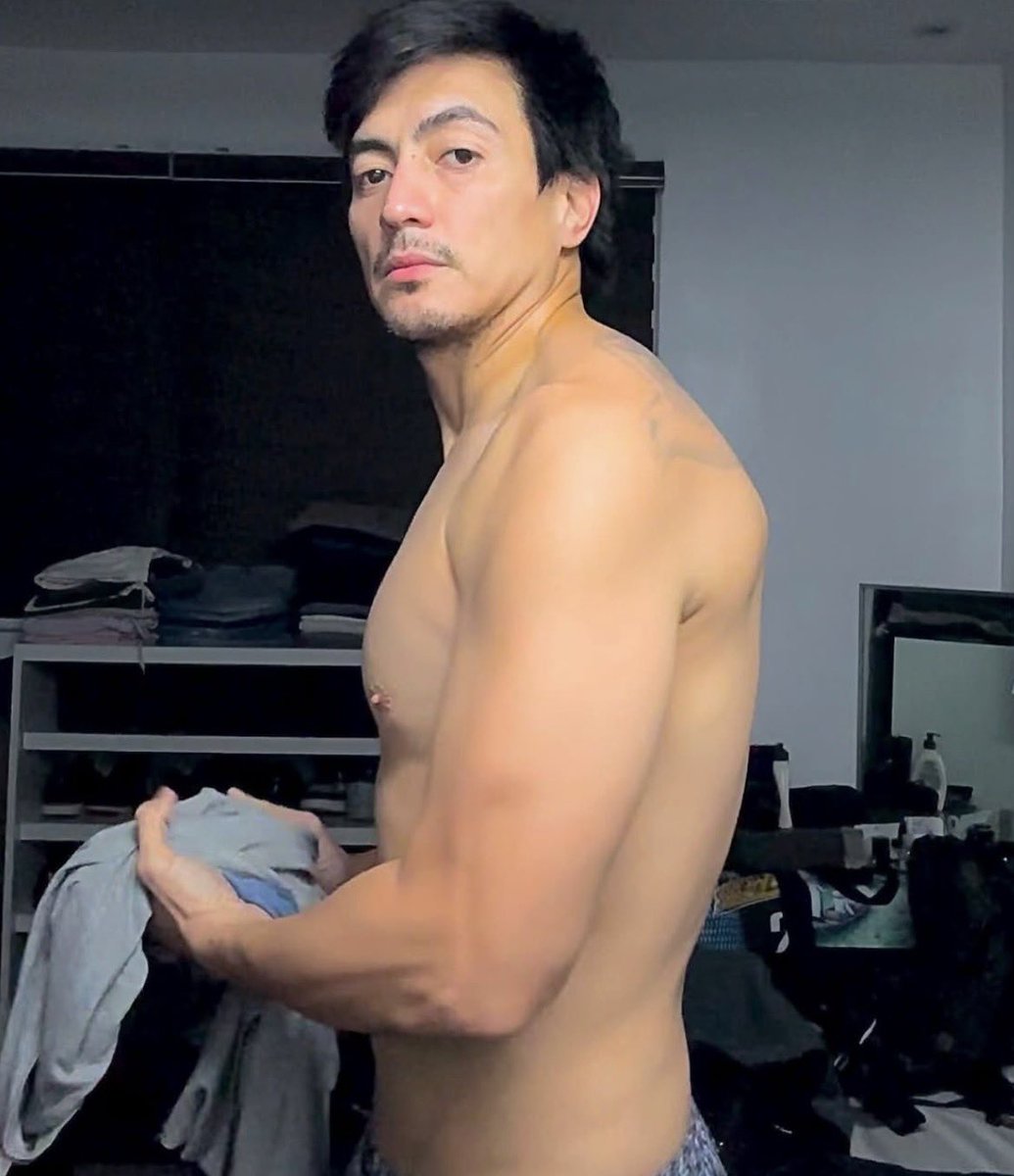 Daily Hot Dudes tweet media