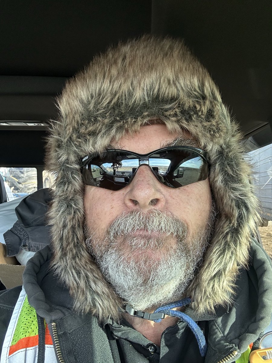 wgerickson66's tweet photo. Future is so bright I just got to wear shades.. haha NOT! https://t.co/p6Wj1F8fxl
