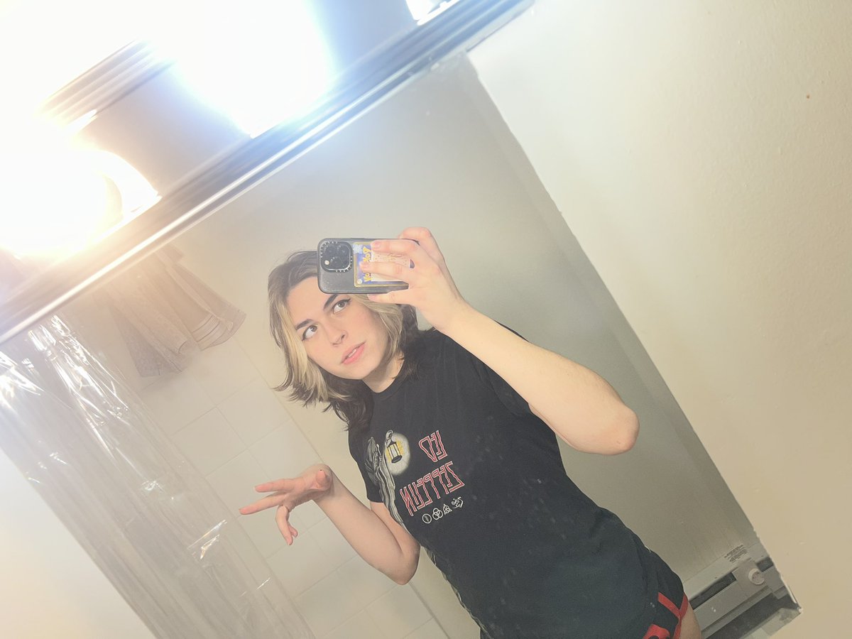 Rustythy's tweet image. let me into your bathroom i have to take a selfie