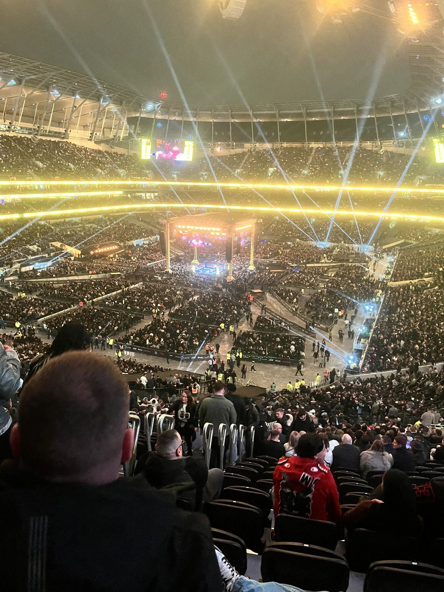 benblye21's tweet image. Went to the boxing tonight with my brother!! At @SpursOfficial stadium, best stadium in the world.. 

#bennvseubank 👌