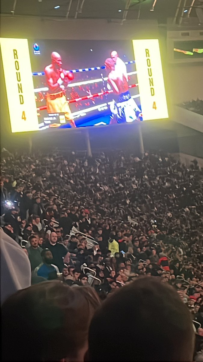 benblye21's tweet image. Went to the boxing tonight with my brother!! At @SpursOfficial stadium, best stadium in the world.. 

#bennvseubank 👌