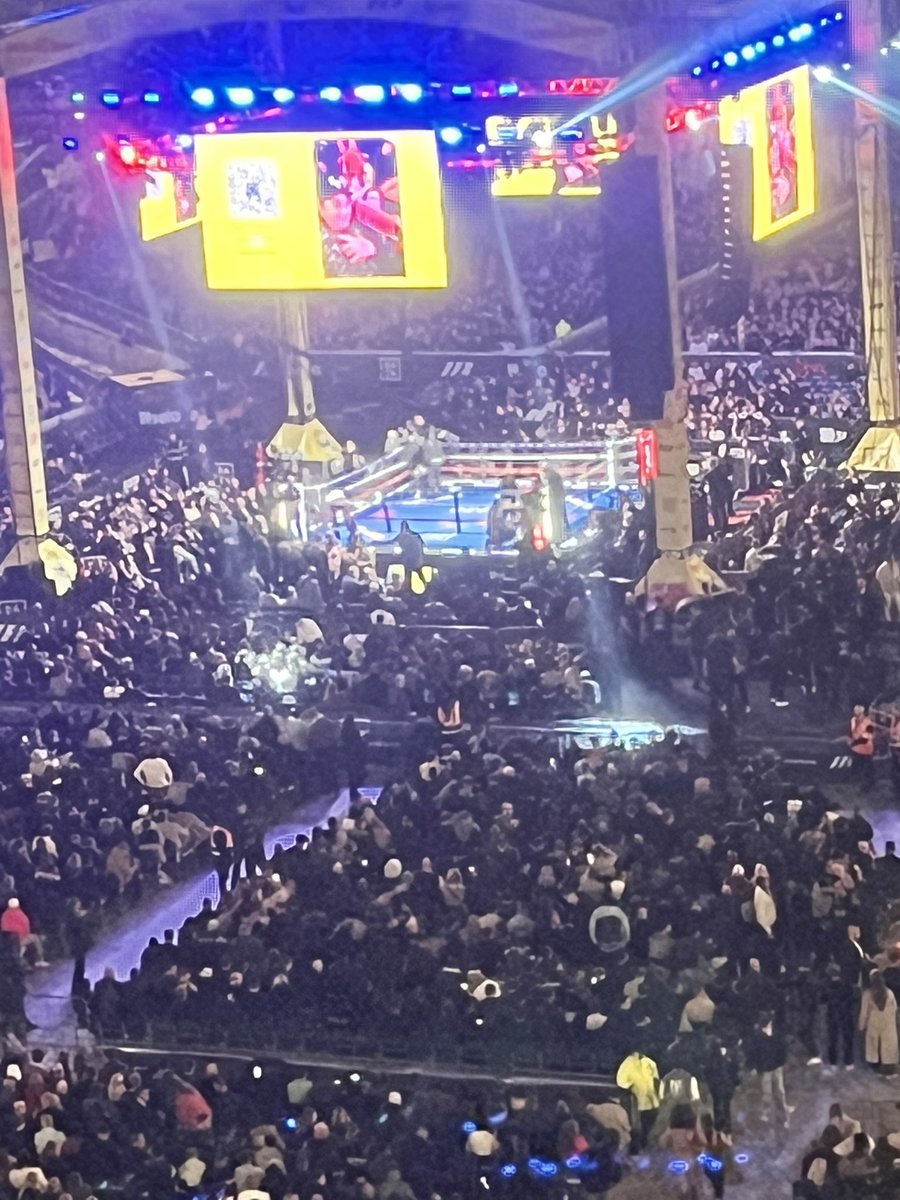 benblye21's tweet image. Went to the boxing tonight with my brother!! At @SpursOfficial stadium, best stadium in the world.. 

#bennvseubank 👌