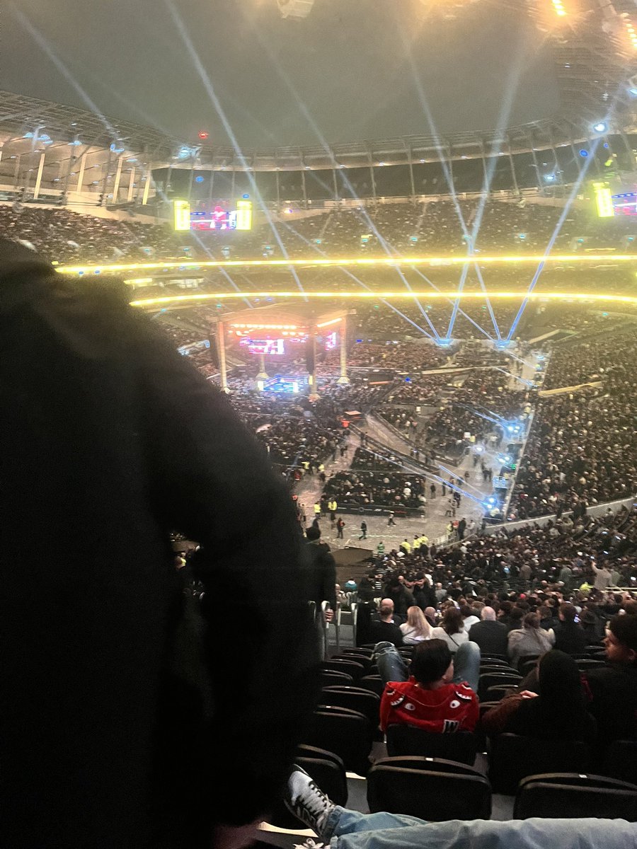 benblye21's tweet image. Went to the boxing tonight with my brother!! At @SpursOfficial stadium, best stadium in the world.. 

#bennvseubank 👌
