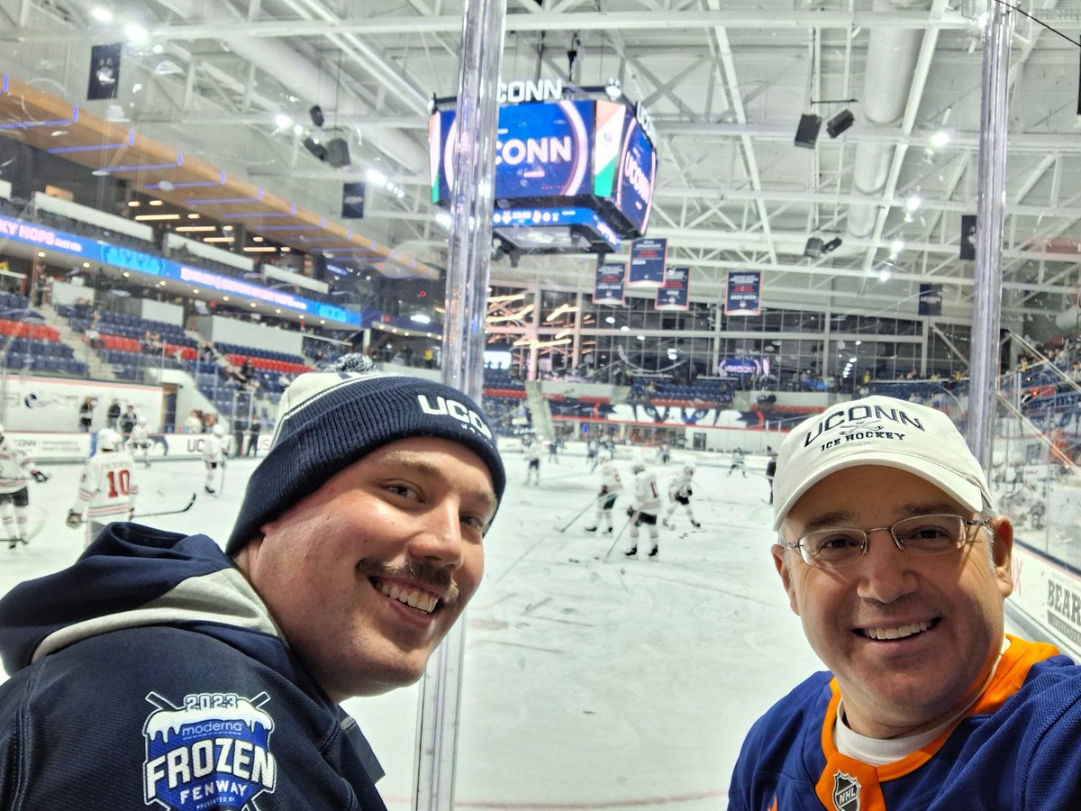 MarcjzHARTFORD's tweet image. #UConnRoadWarrior anyone? @UConnHuskies @UConnFootball @UConnMBB @UConnMHOC #BlockC #Cardiacs #IceBus @KSOB9188 🏒 🏈 🏀