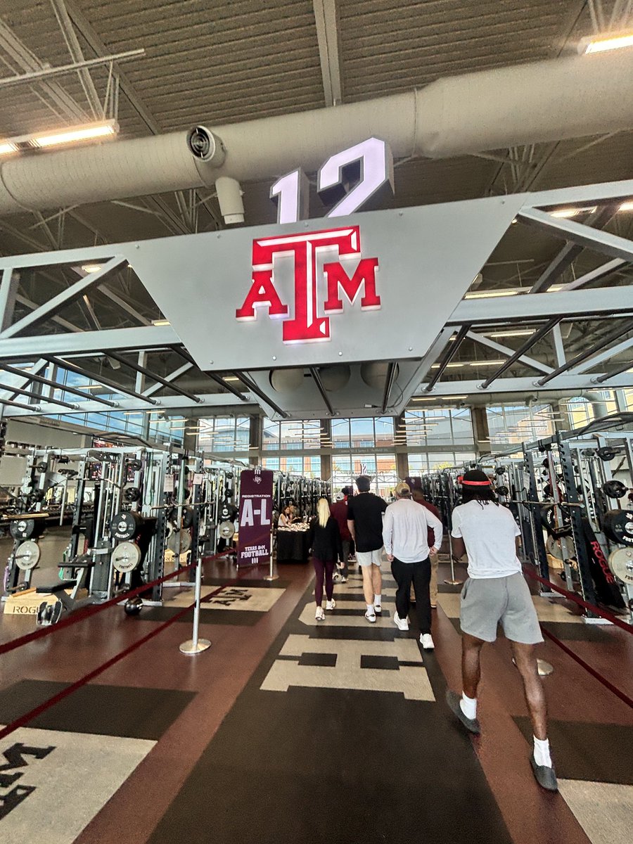 Thank you <a href="/AggieFootball/">Texas A&M Football</a>  for inviting me to the game against South Carolina today. Helluva of way to fight in the comeback win 👍🏾.
  <a href="/CoachMikeElko/">Coach Mike Elko</a> <a href="/ShoeWolfPack/">Shoemaker Football</a> <a href="/SHSCoachForeman/">Coach Foreman</a> <a href="/Alijawon2/">Alijawon White</a> <a href="/Richard37372548/">Richard Daniels</a> <a href="/JScruggs247/">Jordan Scruggs</a>