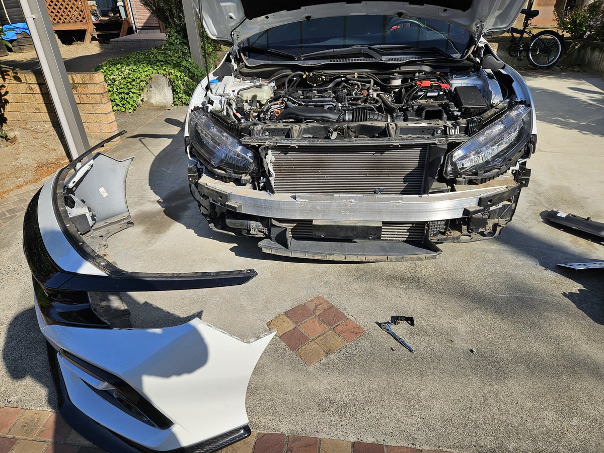 規制緩和でZラインのヘッドライトだったら通せた気がするけどやっぱり