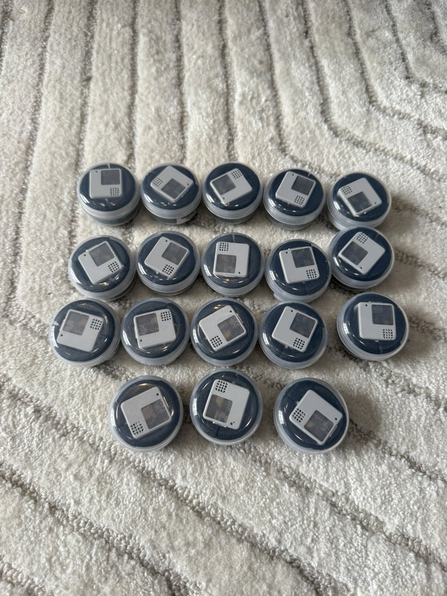 Nirvalabs's tweet photo. Our first 20 early adopters are receiving their functional prototypes (not the final design!) — shipping out one by one.
A few spots are still open. Come co-create Nirva with us 🤍
Complete the questionnaire for a chance to receive the official version of Nirva as a gift.
👉 https://t.co/6Or2aW6nFx