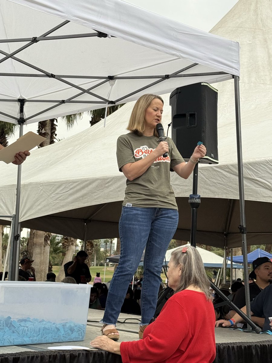 krismayes's tweet image. Loved spending time at the Teamsters Local 104 Appreciation picnic today. We talked about my successful efforts as Arizona AG to defeat the Kroger-Albertson’s merger, our fight against the illegal tariffs and our efforts to protect union jobs. #unionstrong #workerprotection #Jobs