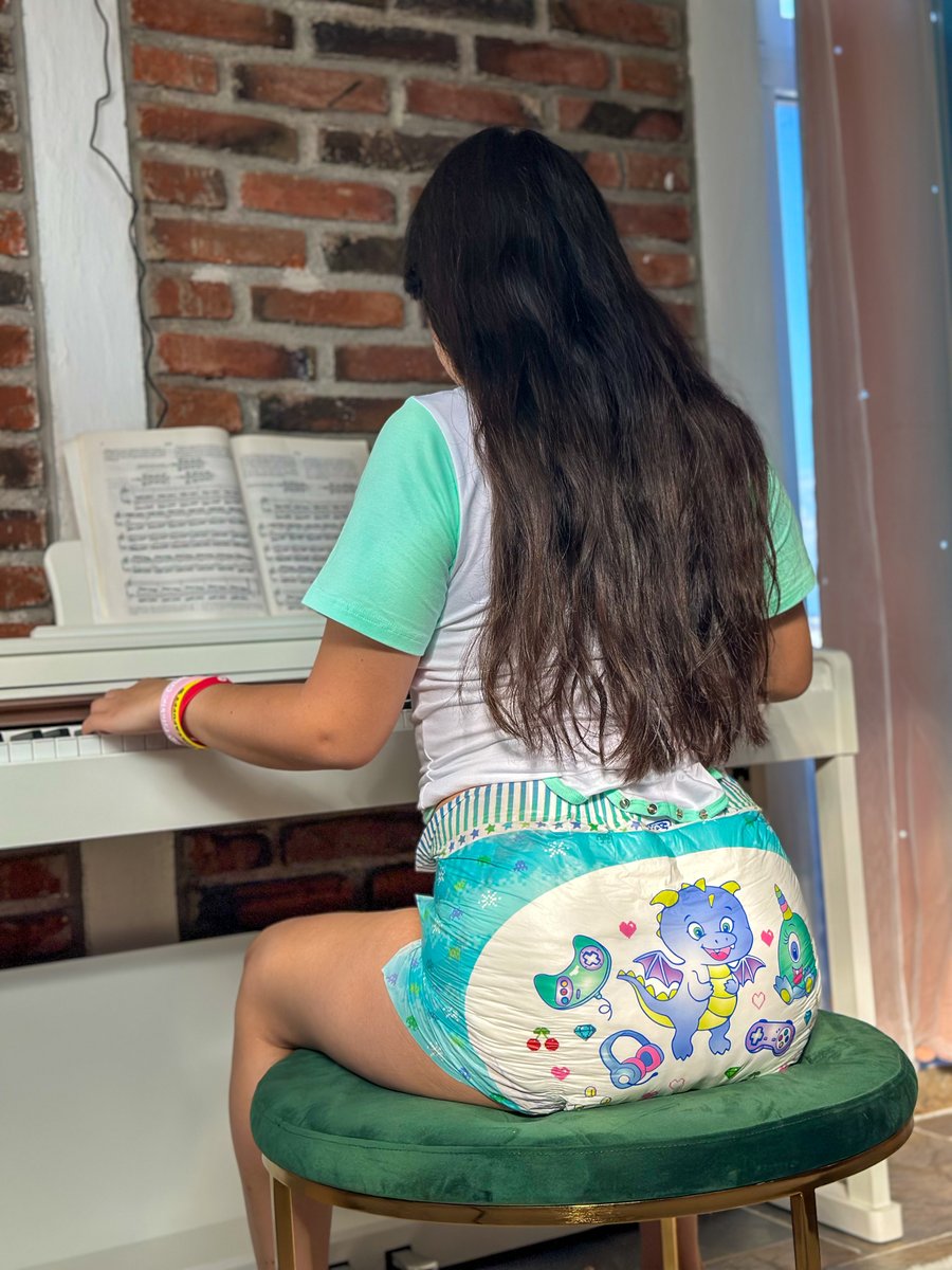 Rearz Inc tweet media