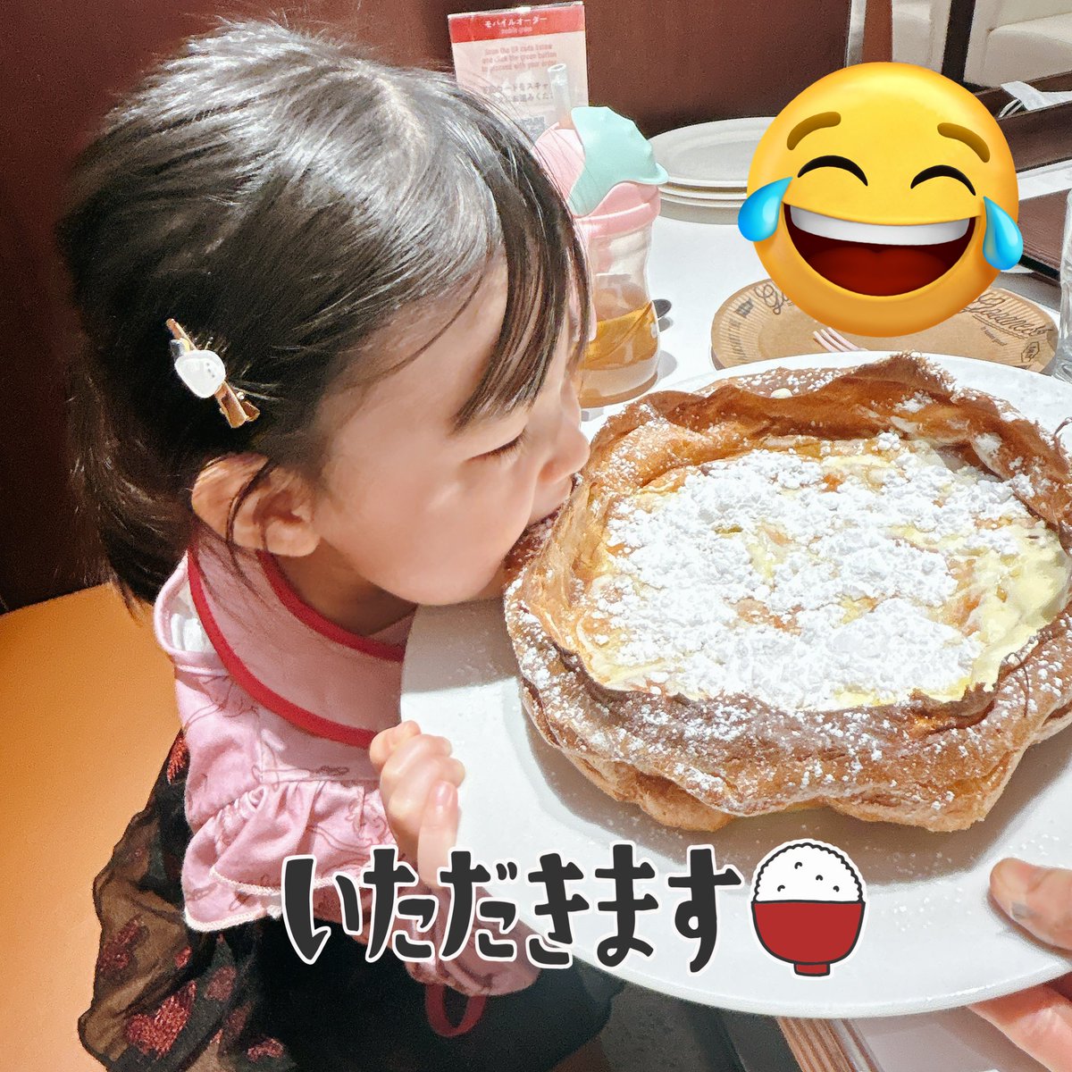 オリジナルパンケーキハウス🥞✨🍳
これずっと食べたかったの😍

週明け誕生日🎊だからたまにはいいよね！！って平日に2人で🍽️しちゃった😋

娘ちゃんには普通の🥞が良かったみたいであまり食べなかったけど、📷向けたら豪快にいってた🤣今度はみんなで来たいな🥰