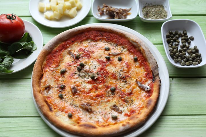 r_giobbi's tweet image. Art of the Day! &quot;Pizza Napoletana&quot;. Buy at: ArtPal.com/robertogiobbi?…