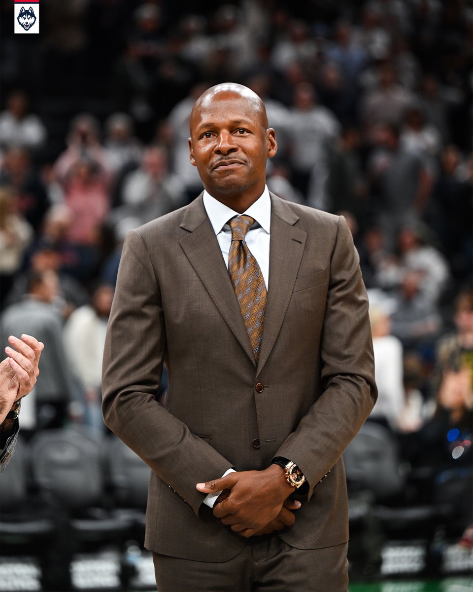 UConnMBB's tweet image. UConn legend. NBA Great. Hall of Famer.

Honoring the undeniable career of Ray Allen tonight in Boston 🙌