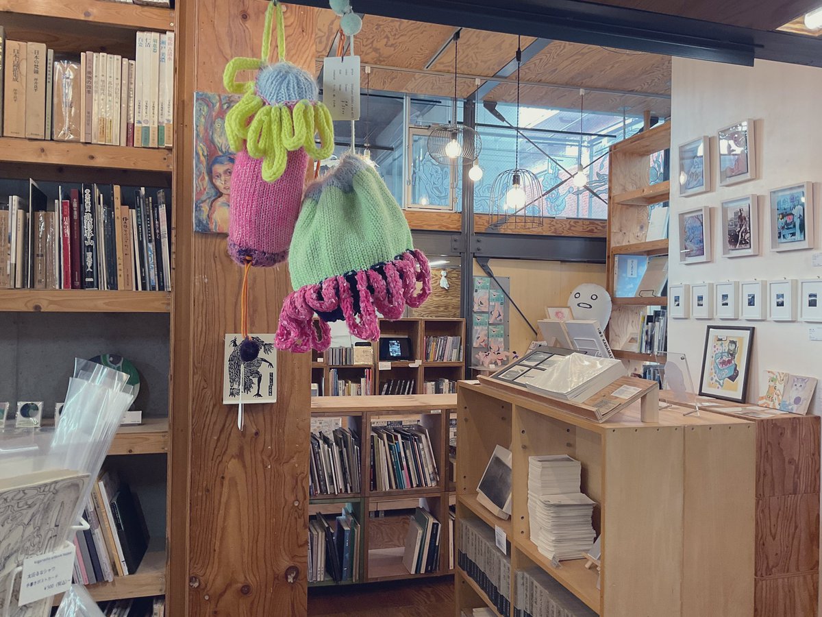 営業時間は18時までです。
12〜13時はクローズさせていただきます。

秋から冬へ…🍂❄️📚

koganecho.net/event  
gallery made in koganecho   13時〜18時