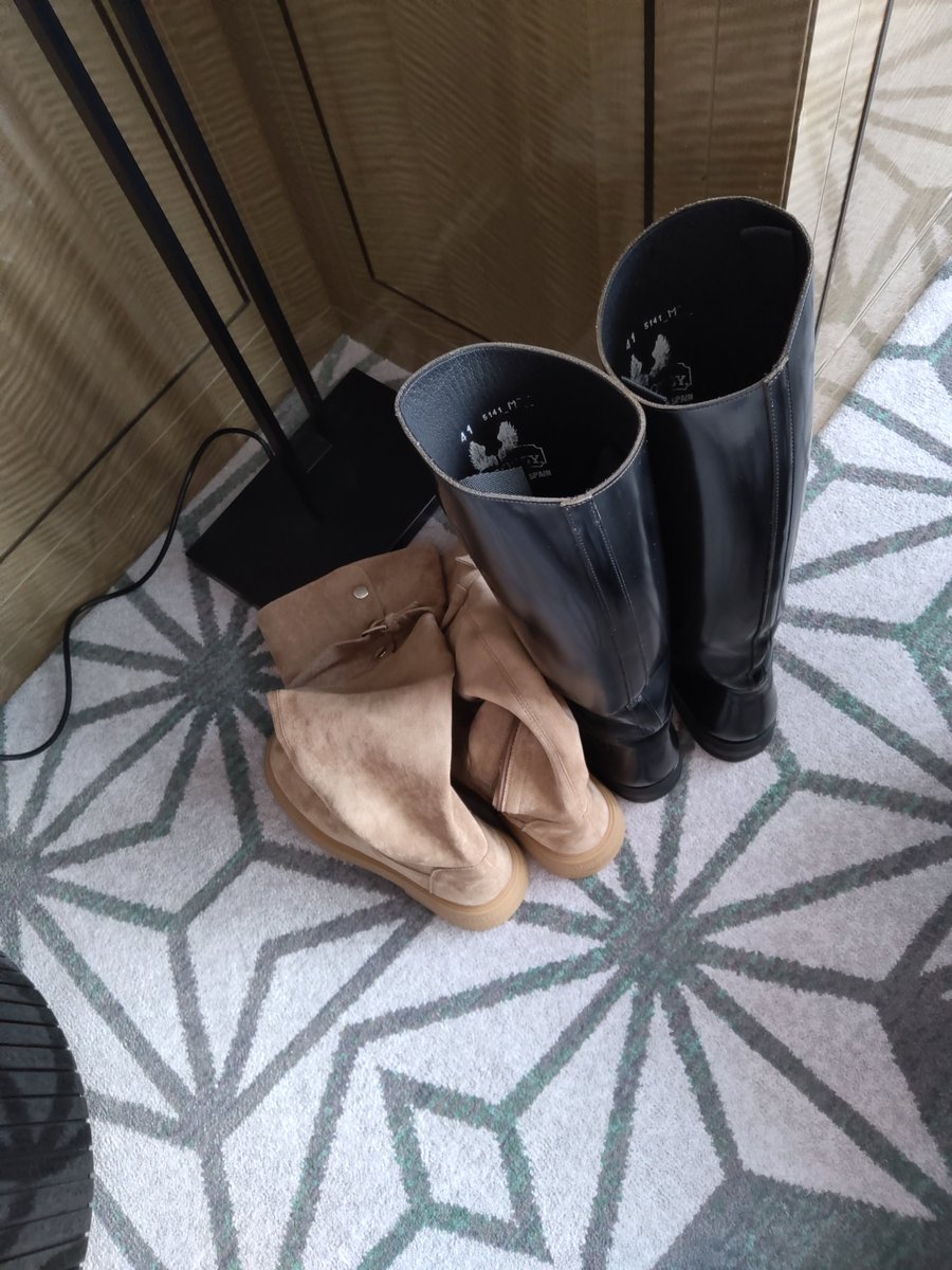 goodluckPostman's tweet photo. holiday boots，马靴情侣哈哈哈 https://t.co/pt53fUnKKB