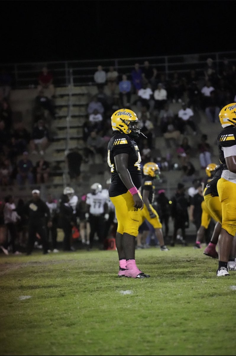 Regular season film check me out 
<a href="/_TLantz/">Terry Lantz</a> <a href="/Rivals/">Rivals</a> <a href="/coachTaye51/">Coach Taye</a> <a href="/CoachMitri/">Dimitri Brewer</a> <a href="/Coach_LJ/">Coach Johnson</a> 

hudl.com/v/2SqJ0E
13 car 140 yards 
14 rec 240 yards
8 touchdowns 
9/10 games played