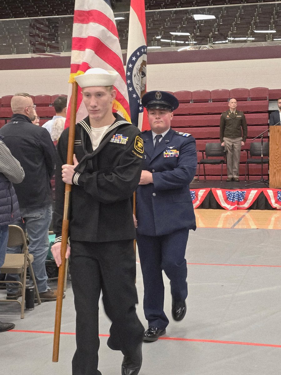 mocapnews's tweet image. Missouri Wing&apos;s Lake Ozark Regional Composite Squadron would like to thank Cadet 2nd Lt. Nathan Groll for supporting the color guard at his school, School of the Osage, in Osage Beach, in honor of Veteran&apos;s Day. #civilairpatrol #CAPcadet