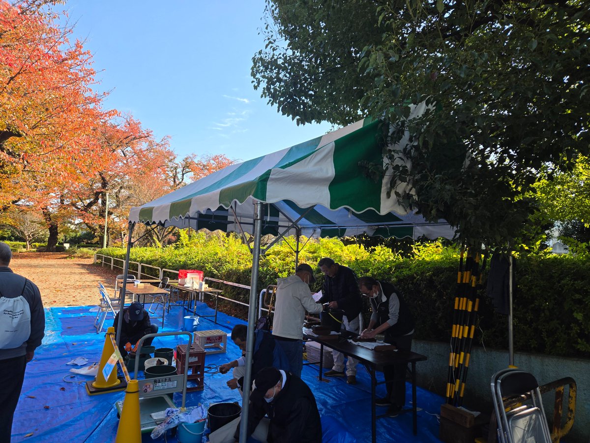 文理台公園で、住宅デー開催。天気に恵まれ、賑わっています。