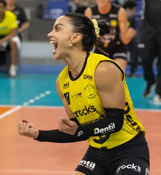 Natinha (3 sets)

Passes: 22
Passe Positivo: 82%
Passe Perfeito: 39%
Erros: 1
Defesas: 9