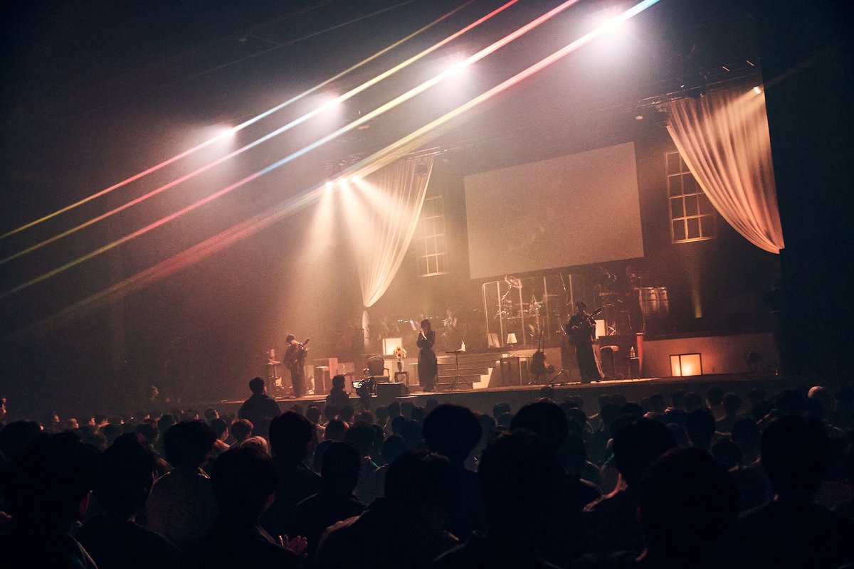 【tayori】
初LIVE TOUR “magic” 完走！
各地で応援してくださった皆さま、本当にありがとうございました🪄💫

そして11/14（金）より、アルバム『magic』のDolby Atmos音源が配信スタート！

ツアーセットリストのプレイリストも公開中です🎧 
ぜひライブの余韻と一緒にお楽しみください🌙 
👉