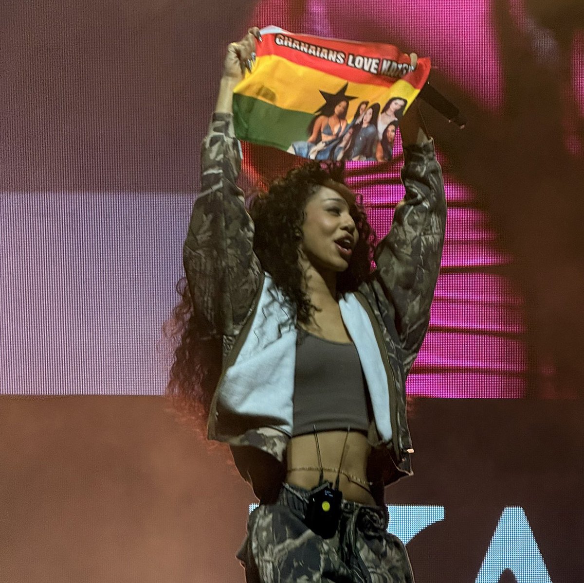 manon_archive's tweet image. Manon repping her country