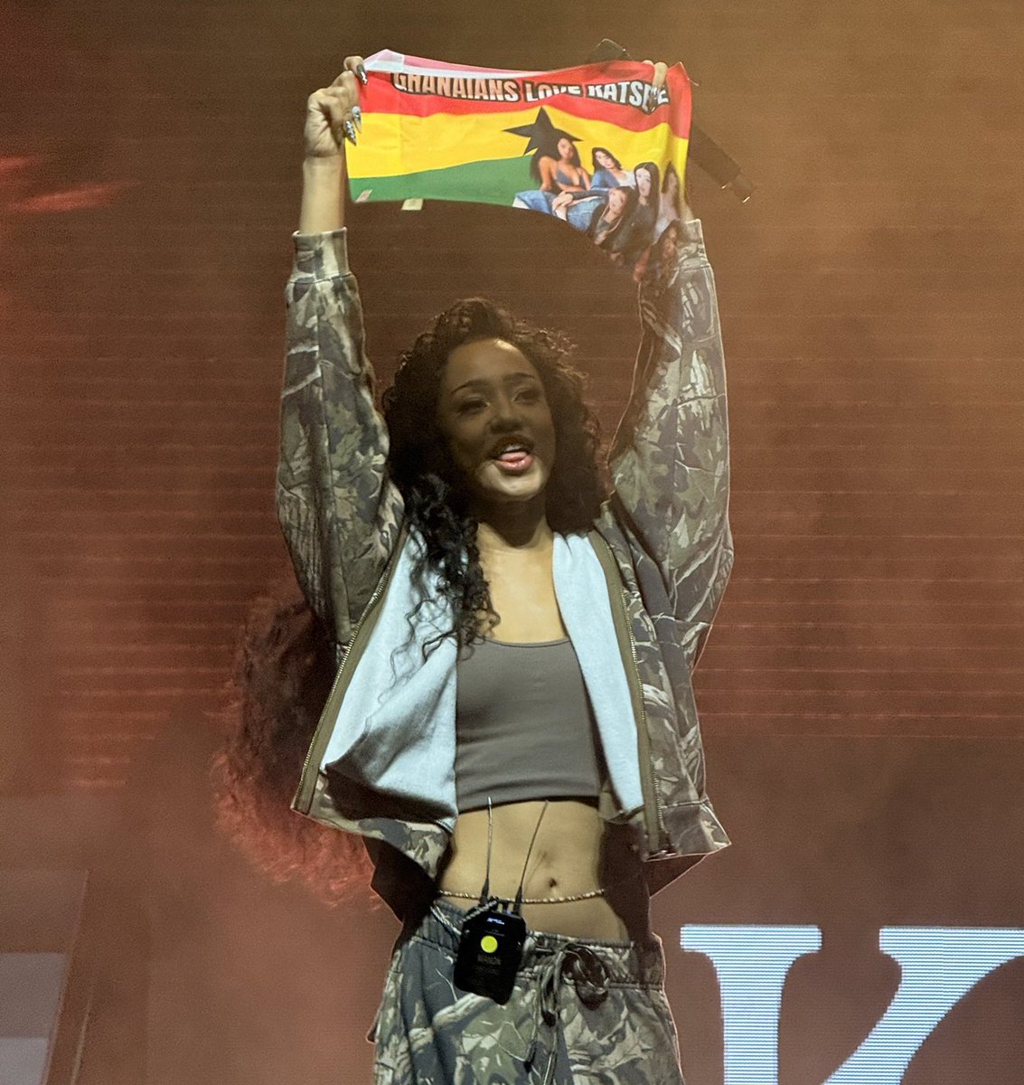 manon_archive's tweet image. Manon repping her country