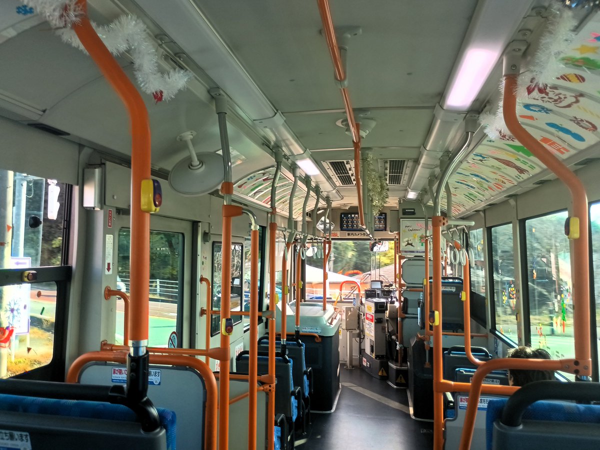 Naritakuko_RET's tweet image. 「多古本線」に久々に乗りました。
嬉しいことに、先日11/9に約50人と装飾したクリスマス
デコレーション車両でした。

来年2026年は多古線（旧県営鉄道）全線開通100周年。
JRバス関東 成田空港支店様と様々なイベントを計画しています。
x.com/Naritakuko_RET…
#多古町 #JRバス関東 #クリスマス