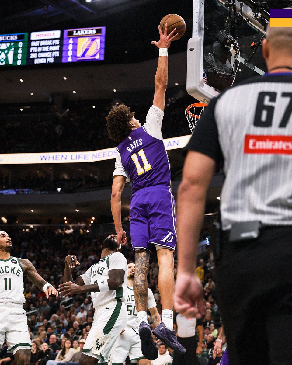 Lakers's tweet photo. Jax above the crowd &amp; DA is LOVING it https://t.co/PSh04AJXMi