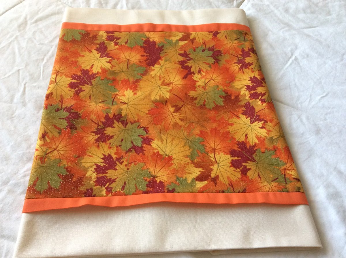 angelhw1956's tweet image. SALE-Fall Leaves Thanksgiving Table Runner tuppu.net/80c67616 #TeaTimeQuiltsnMore #Etsy #TableLinens