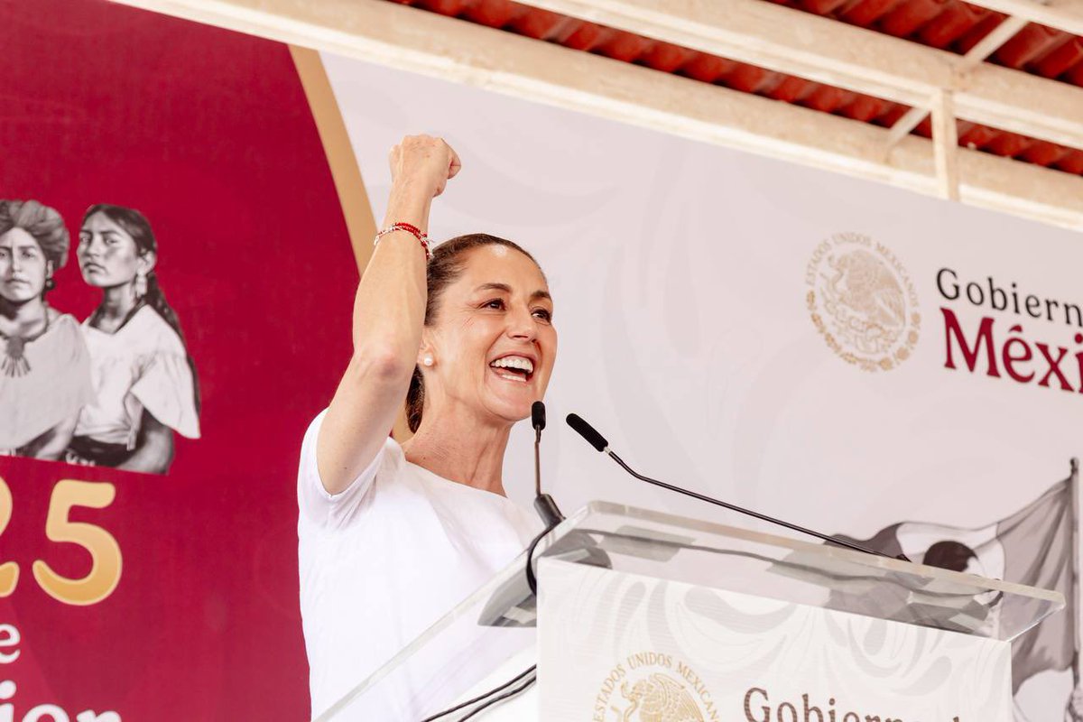 LaydaSansores's tweet image. En nuestro segundo día de gira de trabajo con la PresidentA @Claudiashein, visitamos el Pueblo Mágico de Palizada, para presentarles Pensión Mujeres Bienestar, el programa de apoyo a quienes tienen 60 a 64 años de edad. 

La PresidentA es la mujer con más fortaleza que yo conozco…