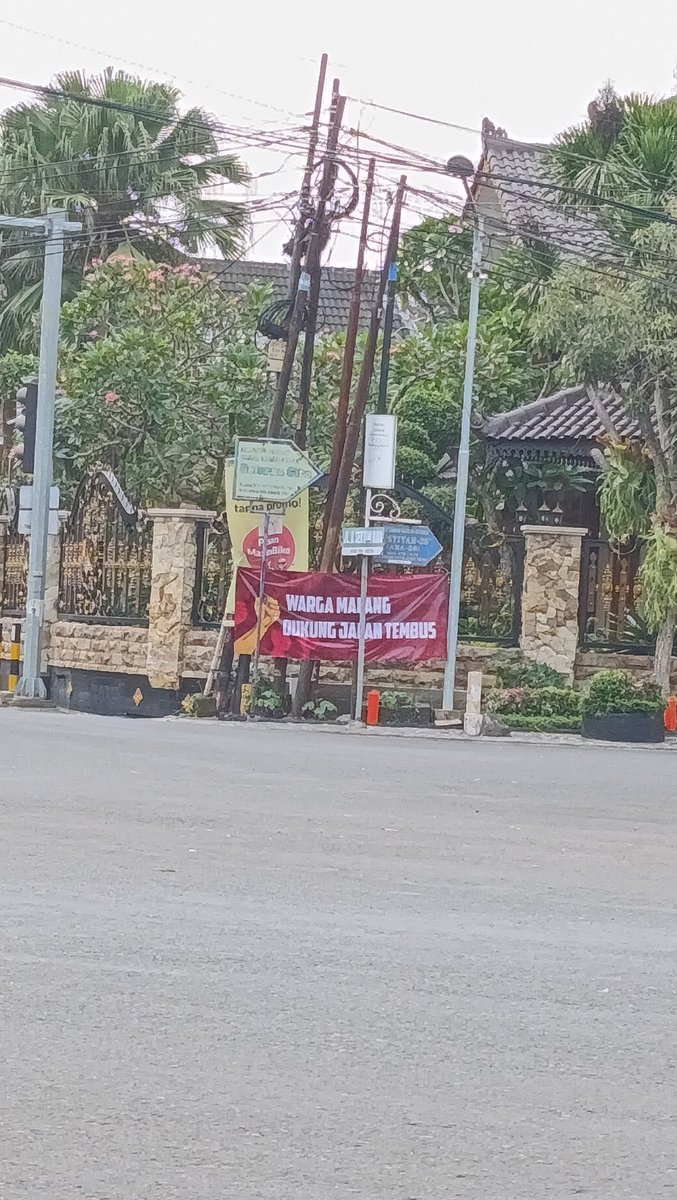 Fauzarozi's tweet image. @infomalang ini jalan tembus mana min? 
apa tau info?
warga malang mana yg dukung ? 
deket rumah gak ada sosialisasi
