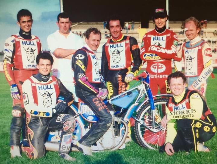 𝗗𝘂𝗻𝗰𝗮𝗻 𝗖𝗵𝗮𝗽𝗺𝗮𝗻 is 54,today.

Duncan rode second half at Craven Park and was drafted into the team for 3 meetings in 95 when we were short-handed.

Happy Birthday Duncan. Have a great day. 

#HullNeedsSpeedway