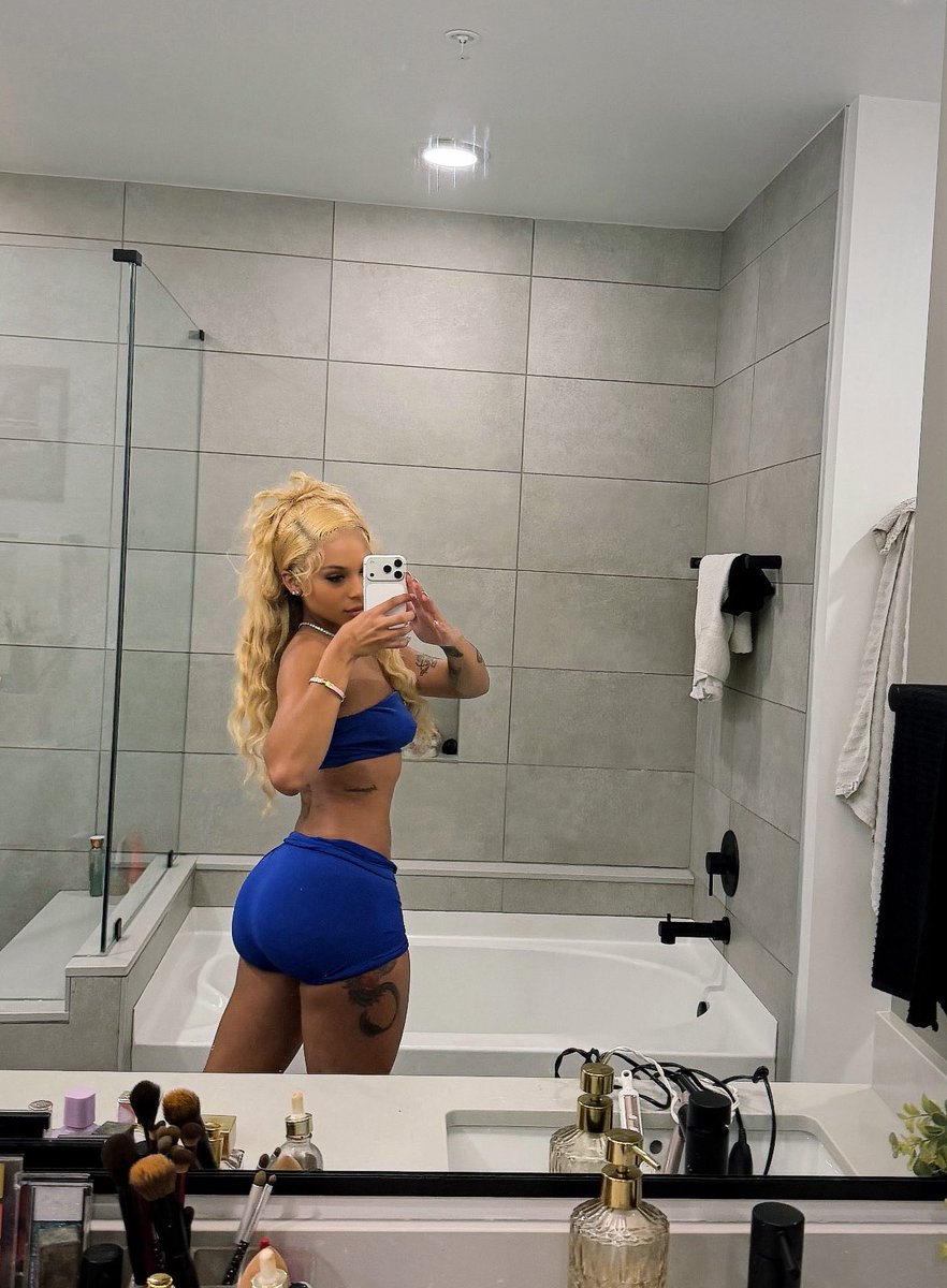 evettavv's tweet image. 