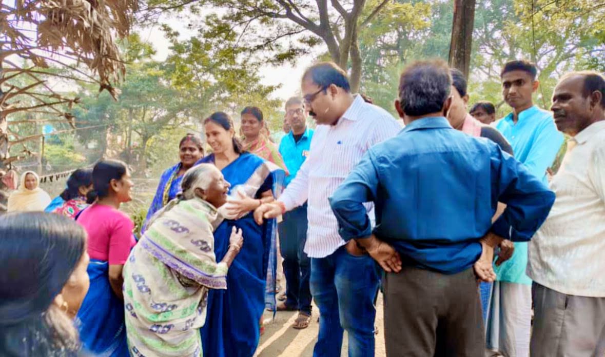 SukantaPaulAITC's tweet image. মাননীয়া মুখ্যমন্ত্রীর মস্তিষ্কপ্রসূত অংশগ্রহণমূলক উন্নয়ন ব‍্যবস্থার দ্রুত রূপায়ণ আজ বাংলা জুড়ে প্রতিফলিত।এই অভূতপূর্ব উন্নয়ন কর্মসূচি “আমাদের পাড়া,আমাদের সমাধান” আমতা বিধানসভার ঝিখিরা গ্রাম পঞ্চায়েত এলাকার কর্মসূচিতে মানুষের সিদ্ধান্ত নেওয়া প্রকল্পের কাজের সূচনা অনুষ্ঠানে