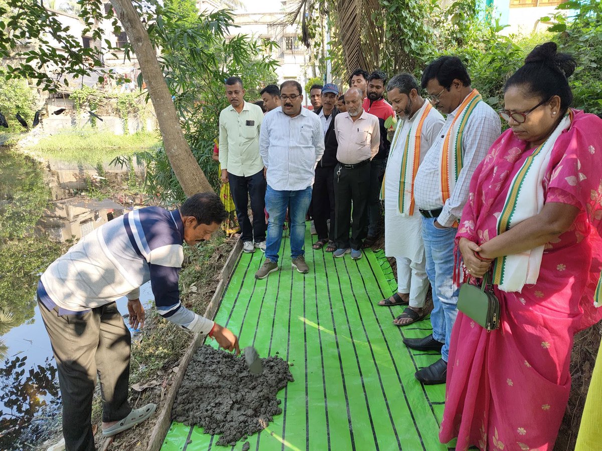 SukantaPaulAITC's tweet image. মাননীয়া মুখ্যমন্ত্রীর মস্তিষ্কপ্রসূত অংশগ্রহণমূলক উন্নয়ন ব‍্যবস্থার দ্রুত রূপায়ণ আজ বাংলা জুড়ে প্রতিফলিত।এই অভূতপূর্ব উন্নয়ন কর্মসূচি “আমাদের পাড়া,আমাদের সমাধান” আমতা বিধানসভার ঝিখিরা গ্রাম পঞ্চায়েত এলাকার কর্মসূচিতে মানুষের সিদ্ধান্ত নেওয়া প্রকল্পের কাজের সূচনা অনুষ্ঠানে