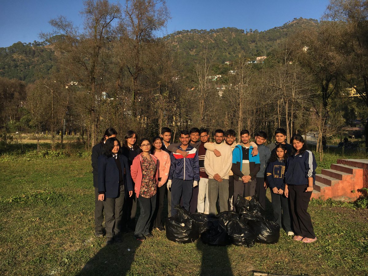 ActivityBias123's tweet photo. This Saturday, the ECo Society successfully conducted its campus-wide Cleanliness Drive. Thank you to all the dedicated members who volunteered their time to enhance the beauty and hygiene of our shared space. Remember to always use the bins! https://t.co/A38wUVKYuE