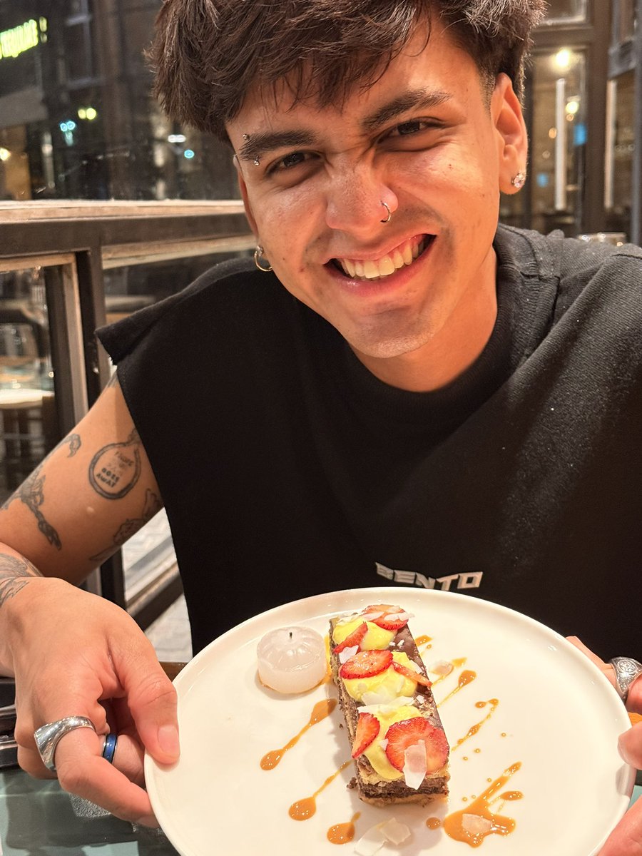 Sooodiaz's tweet photo. Feliz cumpleaños a este ser humano te amo un mundo mi amoreeeeee una amistad que quiero para toda mi vida https://t.co/cFt9XVZj5N