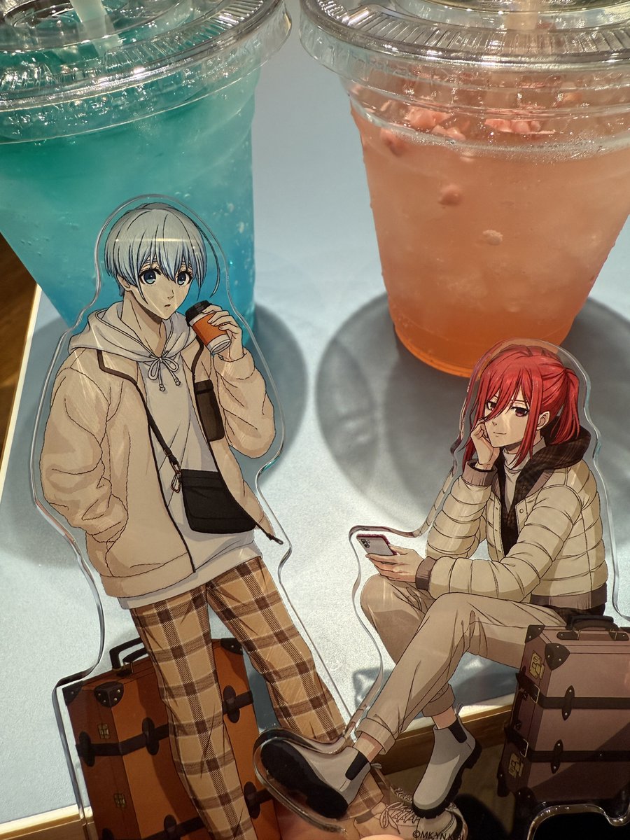 hatch_8's tweet image. 先週、つなんさんとカフェ行ったやつ〜!!
2コマ入った!!凛ちゃんをひおりん、士道をちぎりんカラーということに。笑

【凪 誠士郎】ブラックレモンドリア、レモンティー
【士道 龍聖】ピンクグレープフルーツソーダ(はじけるチョコ添え)
【糸師 凛】ミートパスタ、ラムネゼリーソーダ