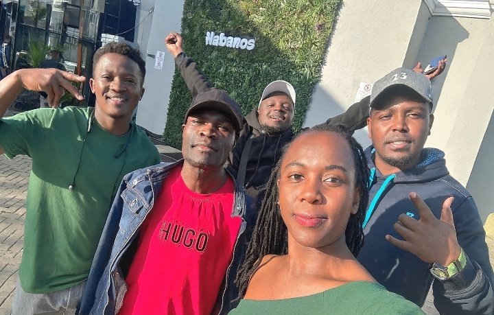 Heri hivyo huyu mumama aliniblock, forehead ni kubwa adi  kichwa inakaa oval🚮😂