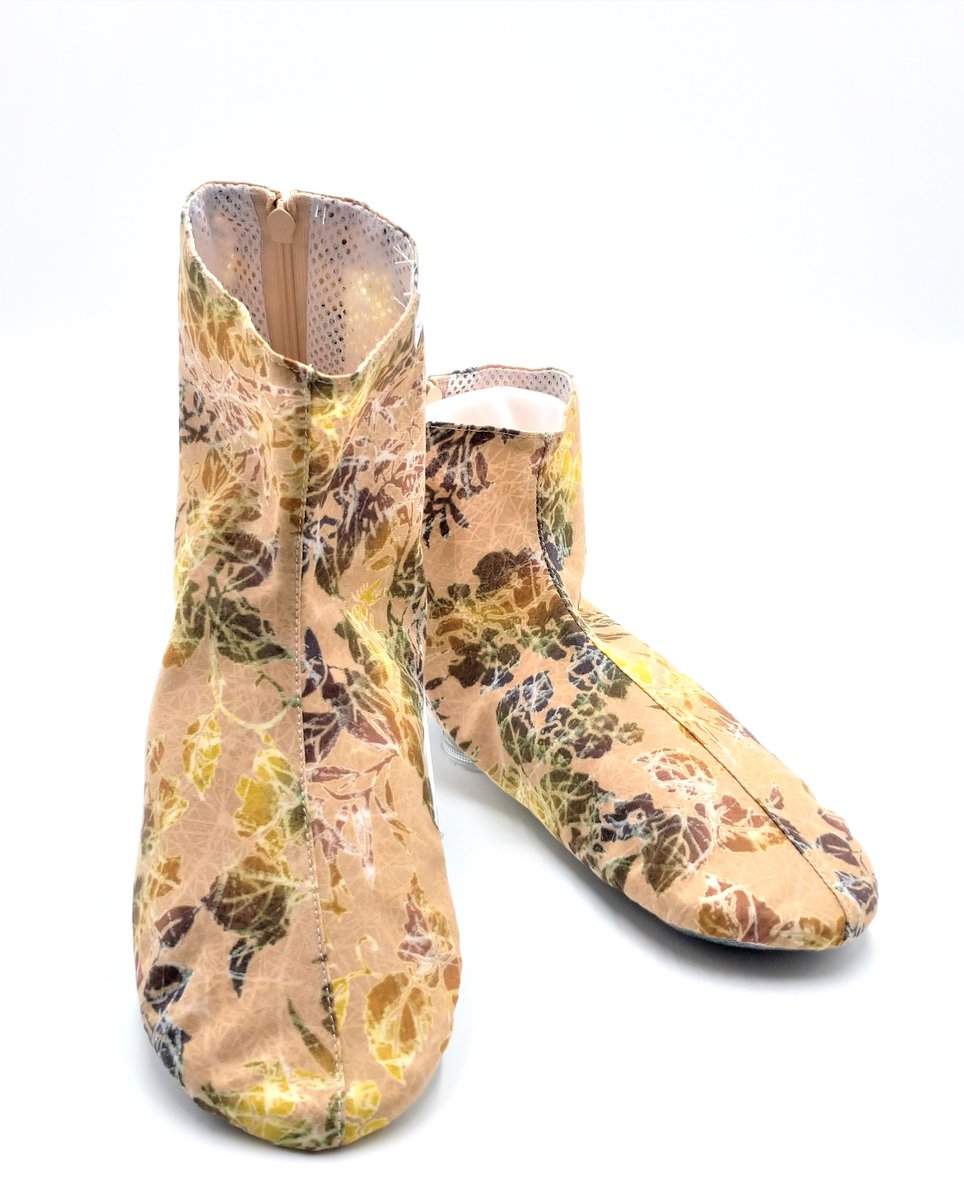 🍃いろはにの🌈大和色のお話しを…🍃

🍂#露隠葉月 の🌈いろどり“🧡#黄朽葉（きくちば）色”。

🧡黄朽葉色とは🤍支子より黄を基色に 🌼紅花より赤を染め重ねますお色目です😌

🌸＃平安時代 🌼紅染色は禁制と為ります…

🍃然りながら🧡黄朽葉と別称され🍂初冬の🪩トレンド色と為ります…☺️

#御御足🧦