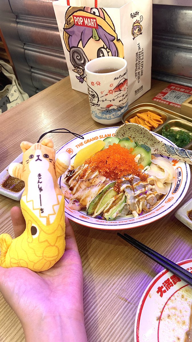 wiiisou's tweet photo. 猫条们也在美味品鉴中！ https://t.co/kTXY6BdWhJ