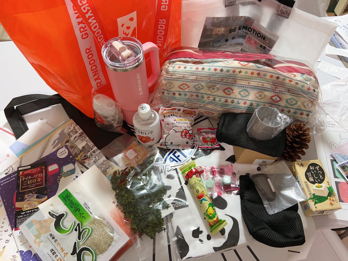 可愛いタンブラーと大判ブランケットお値打ちに手に入れられてうれしい