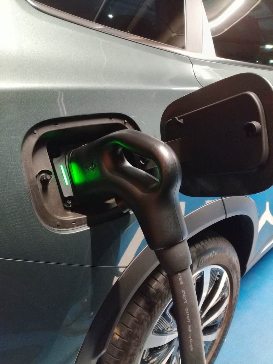 Got up close and personal with the new plug-in Hybrid, 7-seater Chery  Tiggo 8 CSH PHEV (255kW, 525Nm, R729 900). Chery has implemented a number of significant updates, including a new front end, retractable door handles, new side mirrors, rear end, and interior.