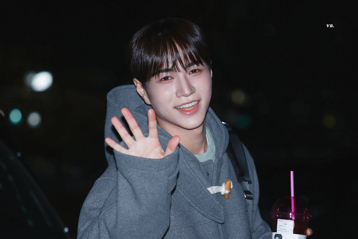 vivid_blue15's tweet photo. 241216 HQ
#배너 #태환 #VANNER #TAEHWAN https://t.co/CnAPuQ9YoS
