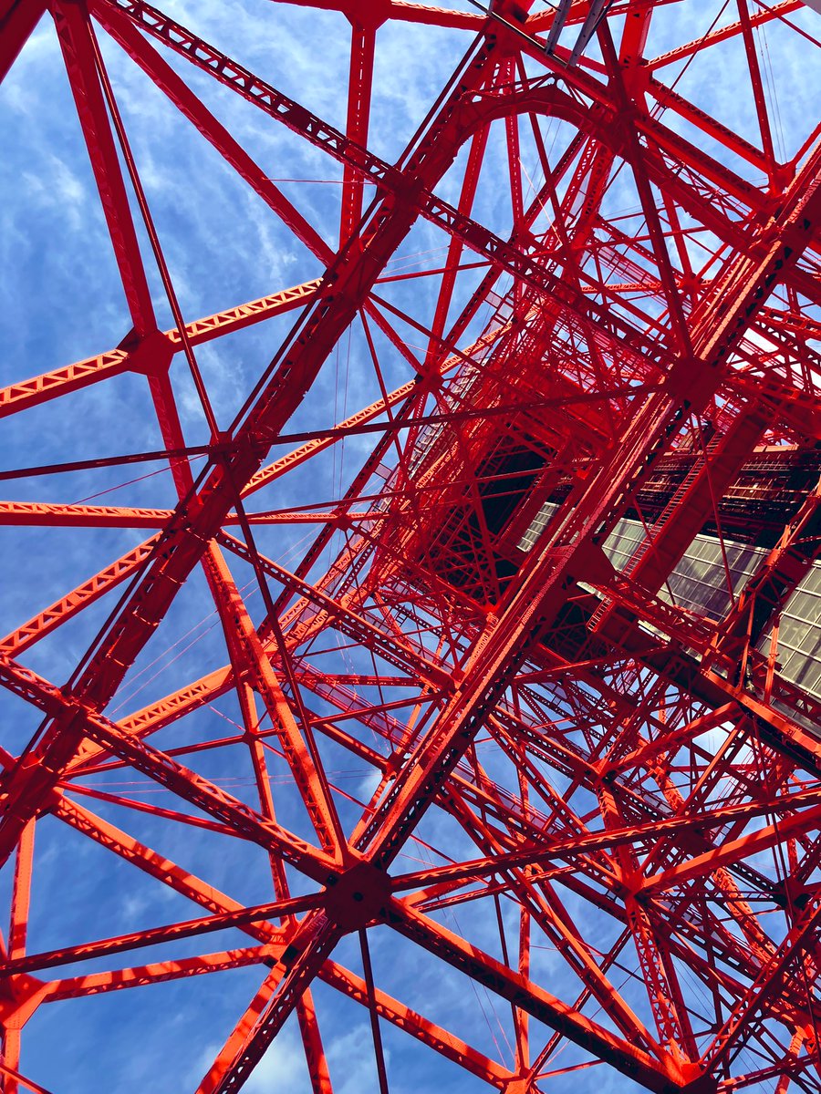 油絵　電波塔 大きな電波塔のイラスト