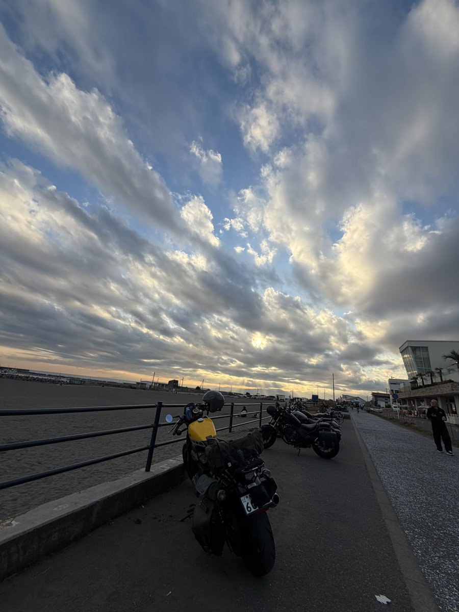 biroshing's tweet image. 晩秋の海をみにきた。